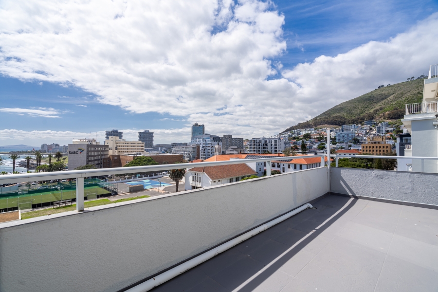 2 Bedroom Property for Sale in Sea Point Western Cape
